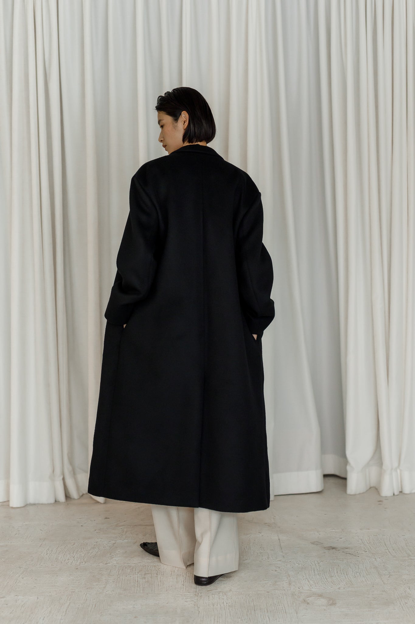Peaked lapel long coat (-black-) – NEAU