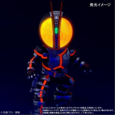 仮面ライダー555』がデフォルメ×リアルなフィギュアに、発光ギミックも