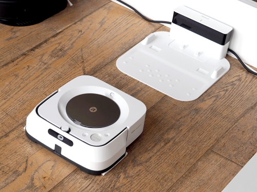 床ふきロボットが大進化！ ルンバと連携して掃除する「ブラーバ