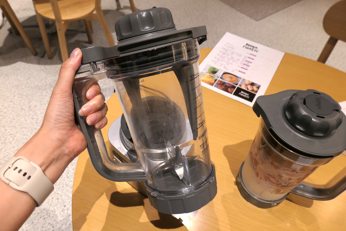 1,100Wでパワフルに粉砕するシャークニンジャの「Twisti ミキサー