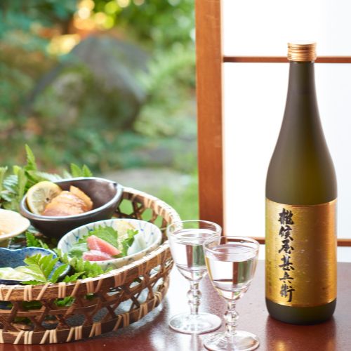 木箱入】超特撰 雑候屋甚兵衞 純米大吟醸 1.8L｜ SAKARI online（日本盛）