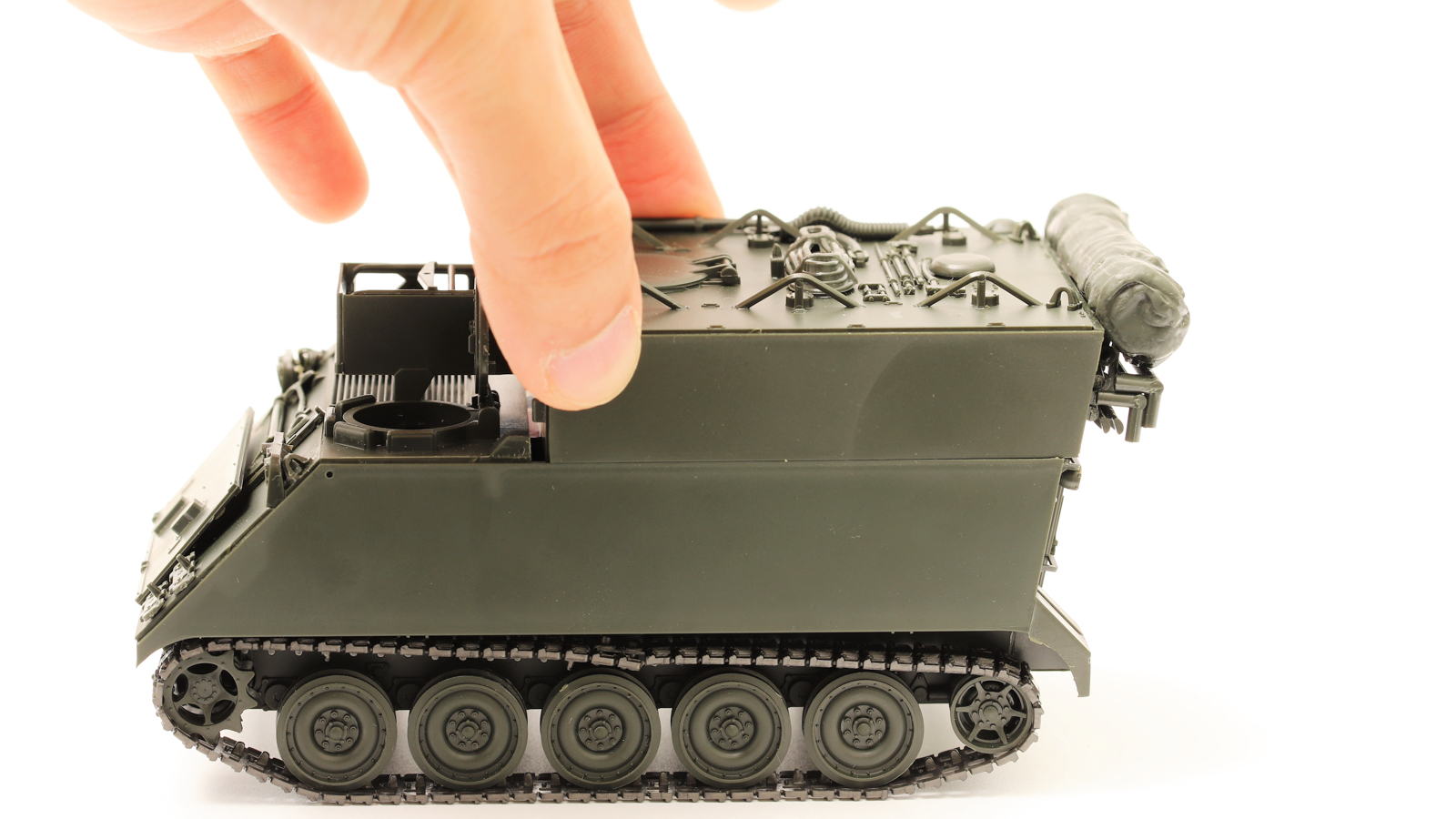 帰宅後のリラックスタイム。タミヤ 1/35 コマンドポストを組み立てて癒