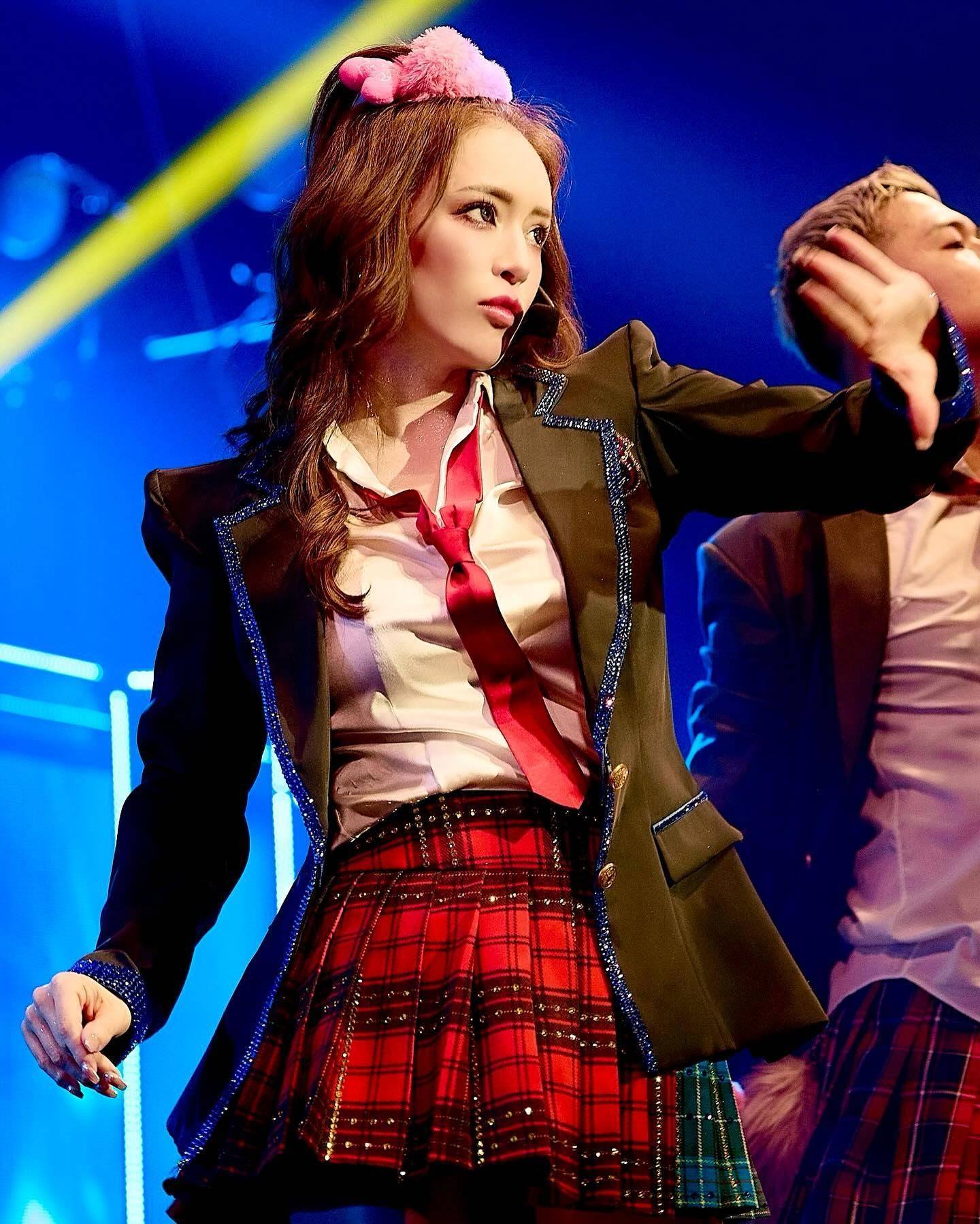 浜崎 あゆみ 学生 ピース 写真