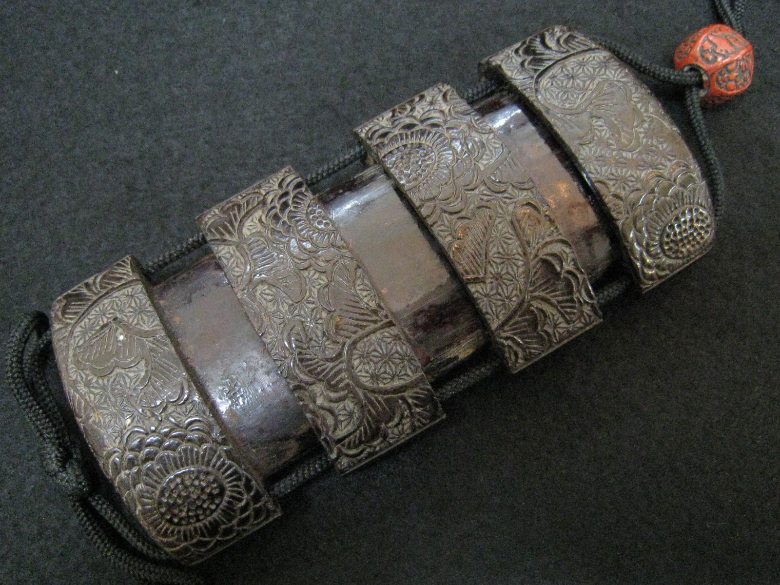 堆黒印籠 大黒根付 時代提物 堆朱細密彫印籠 買取りさせて頂きました