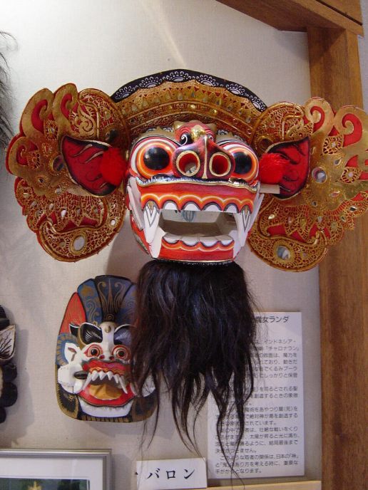 インドネシアの魔除けの面 インドネシアの魔除けの面