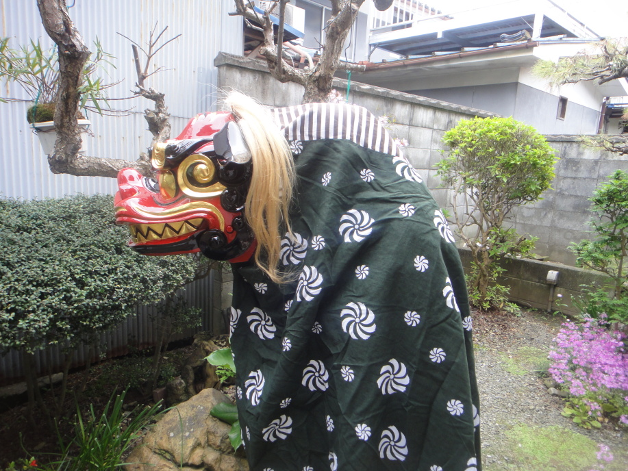 中国の獅子頭の木彫り 口は空きます 一刀彫では有りません 40年前購入