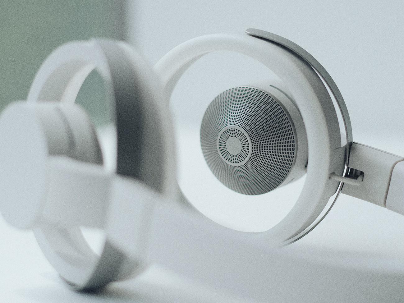 新品未開封】nwm ONE ライトグレイ ワイヤレスヘッドホン nwm ONE