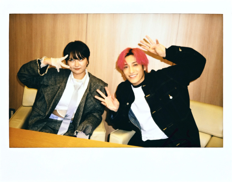 こじれる男“EXIT・兼近大樹。Oggi連載にスペシャルゲスト!? ラランド