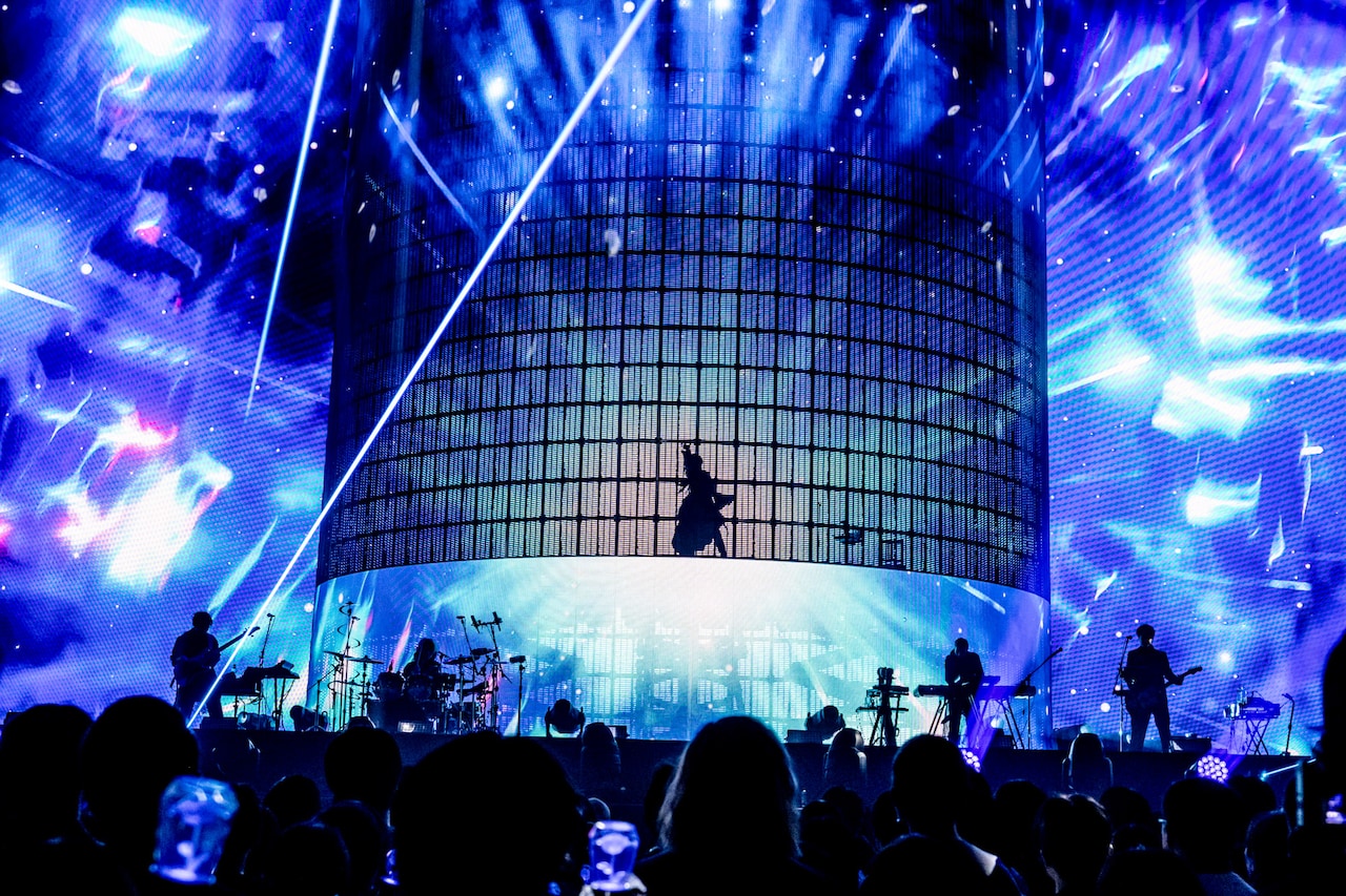 Ado ファッショナブルフーディー大 ドームツアー 2025 よだか 特大 Ado