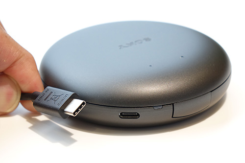 話題の耳穴を塞がない独立型ワイヤレスヘッドホンXperia Ear Duo