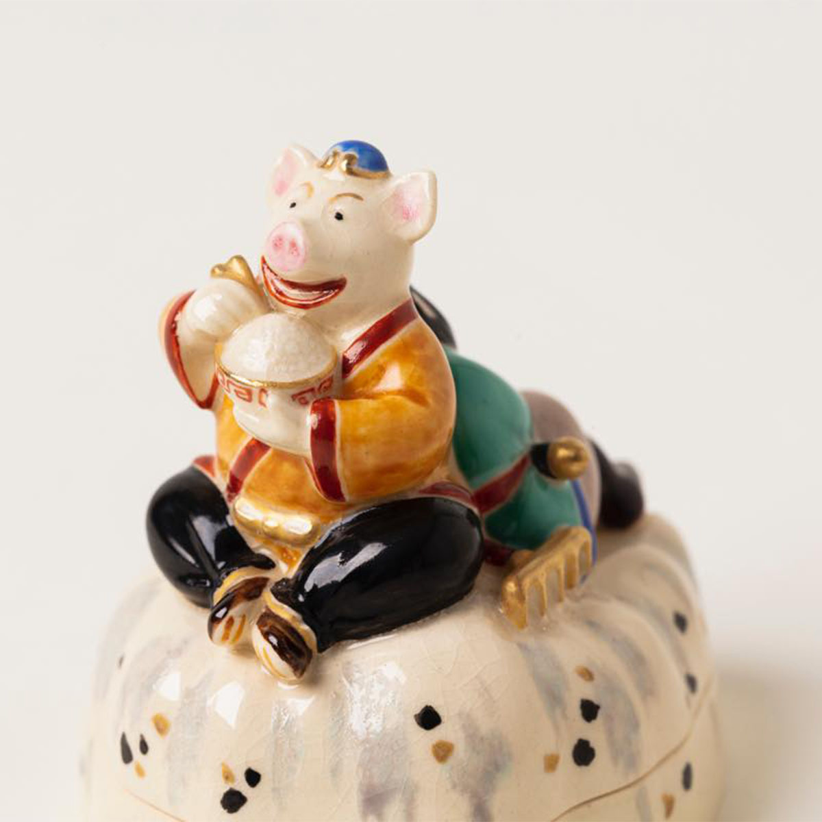 干支香合（亥）[エトコウゴウ（イノシシ）]｜沈壽官窯（ちんじゅかんが