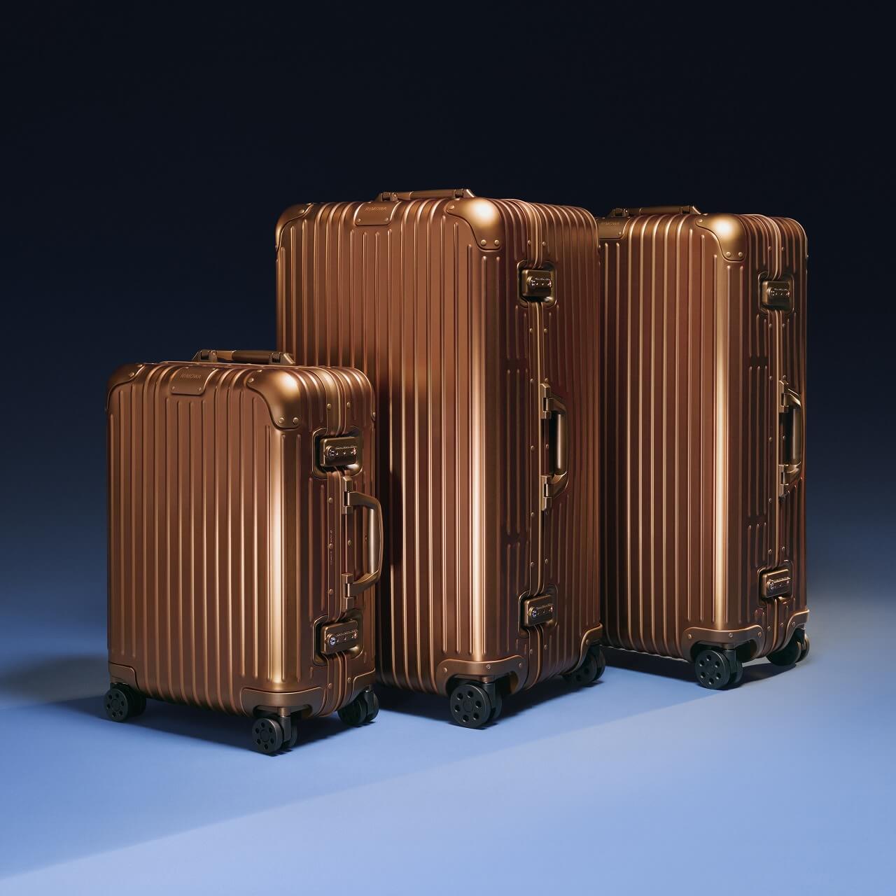 リモワの定番アルミスーツケースより限定カラー「ブロンズ」が登場