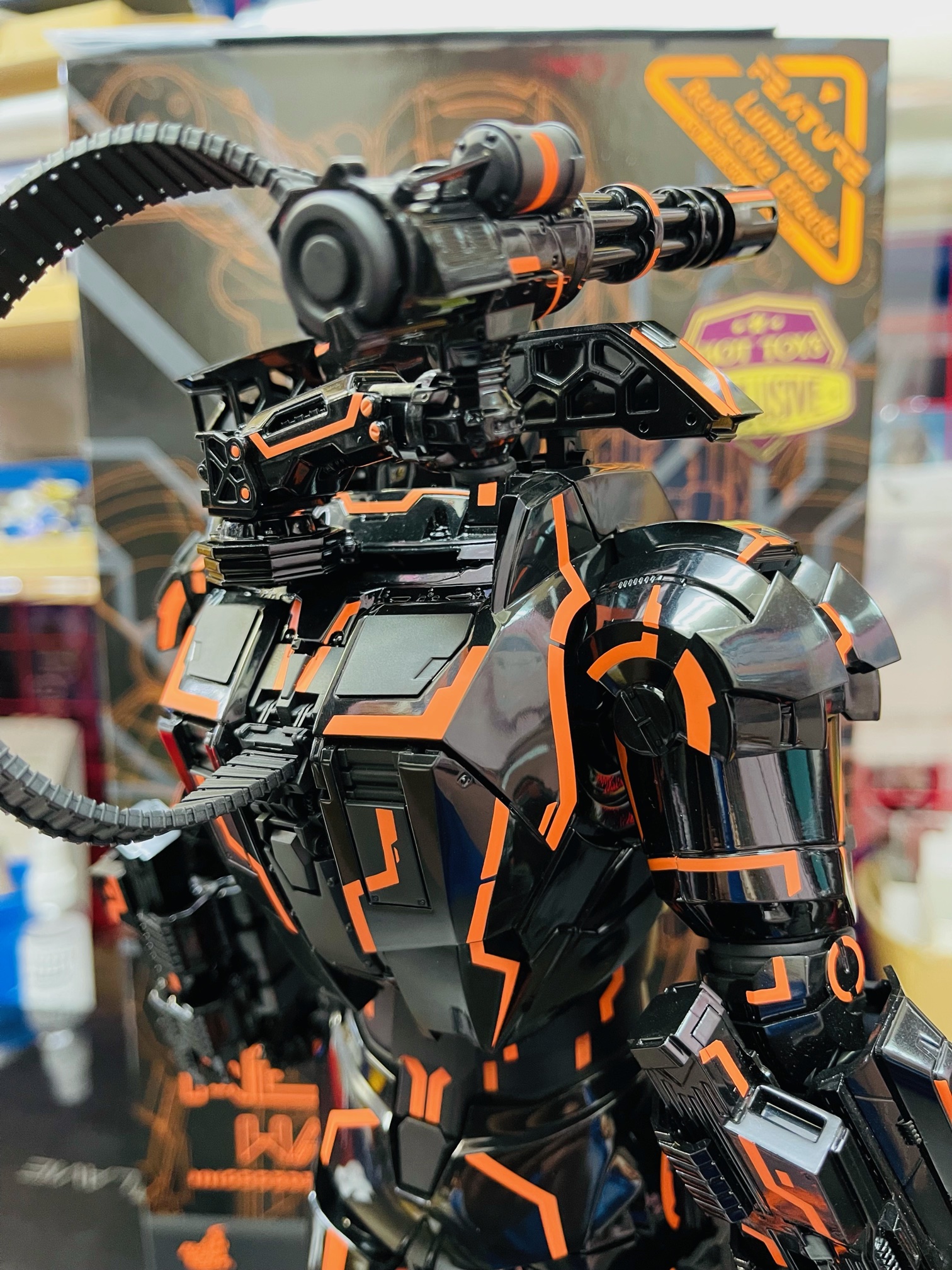 買取実績】ホットトイズ ムービーマスターピース ウォーマシン (ネオン