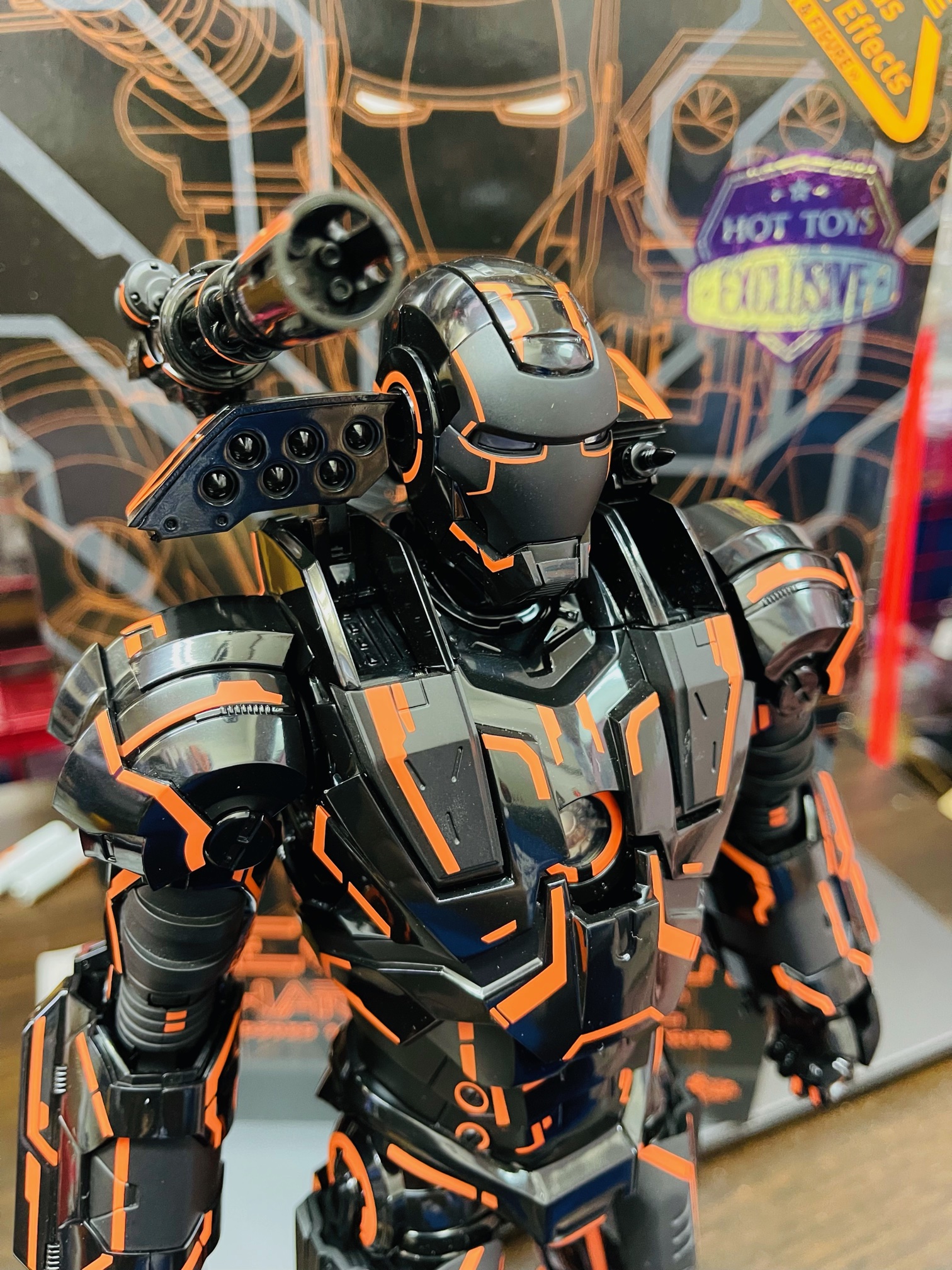 買取実績】ホットトイズ ムービーマスターピース ウォーマシン (ネオン