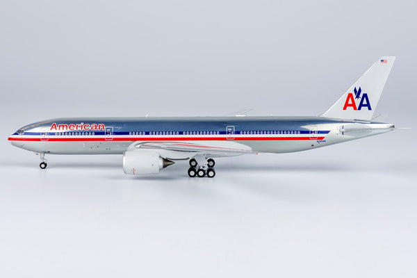 美品]PACMIN B777-200ER アメリカン航空 台座付き 1/200 美品]PACMIN
