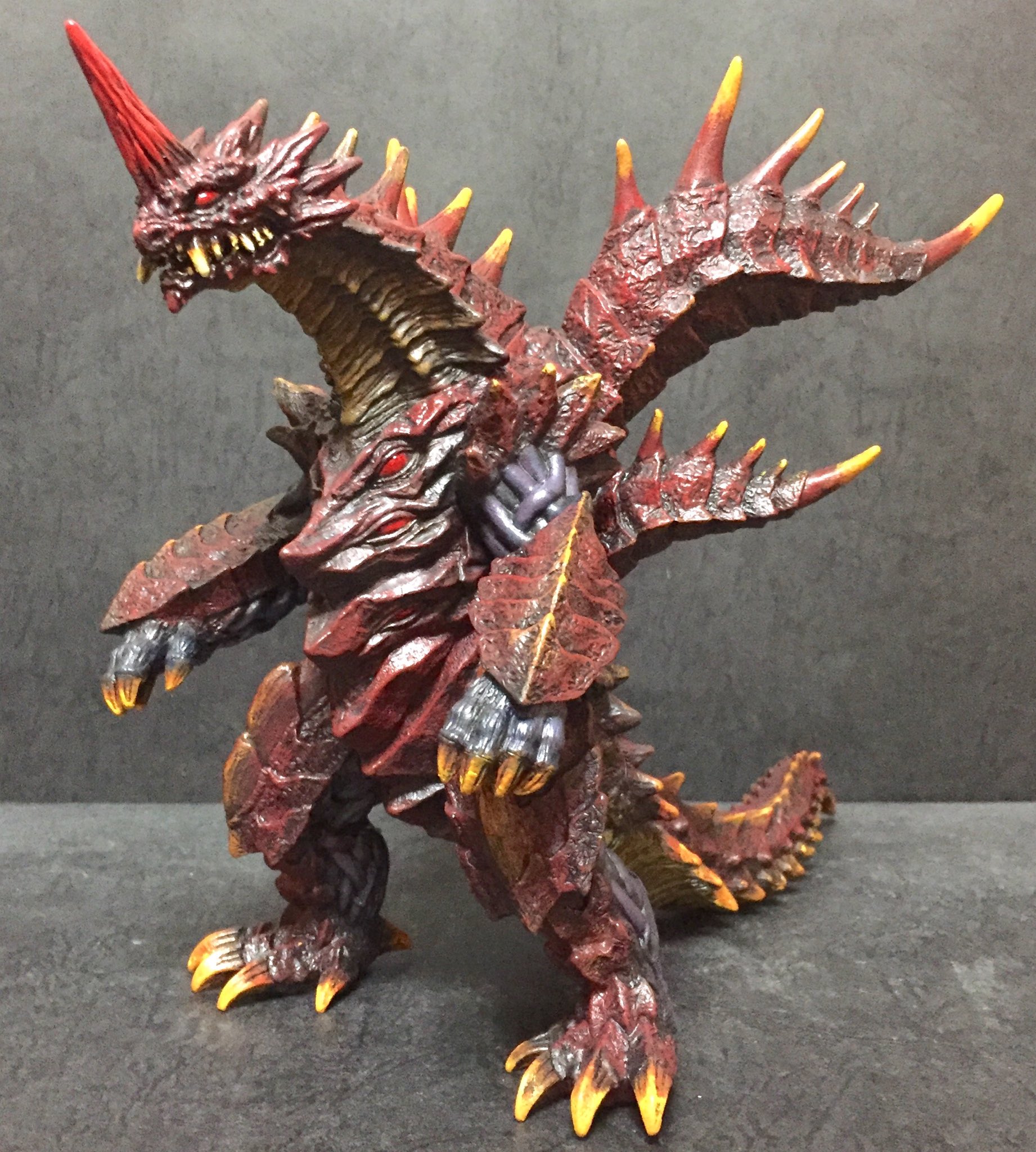 ウルトラ怪獣EXシリーズ、マガオロチの筆塗りリペイント作品 セール中