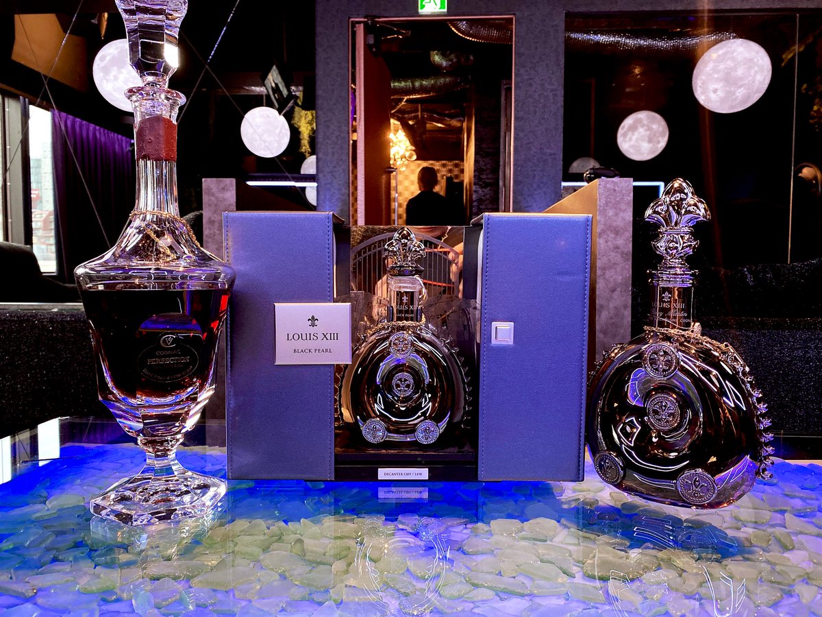 ルイ13世ブラックパール観音箱 プレミアムコニャック「ルイ13世