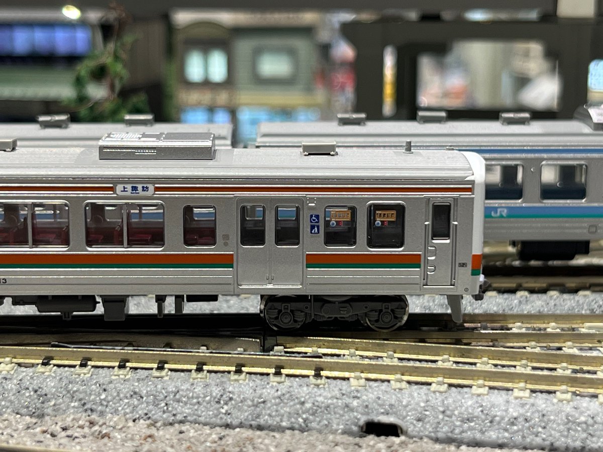 昨日入荷しましたKATOの211系長野色と一緒にグリーンマックスの213系