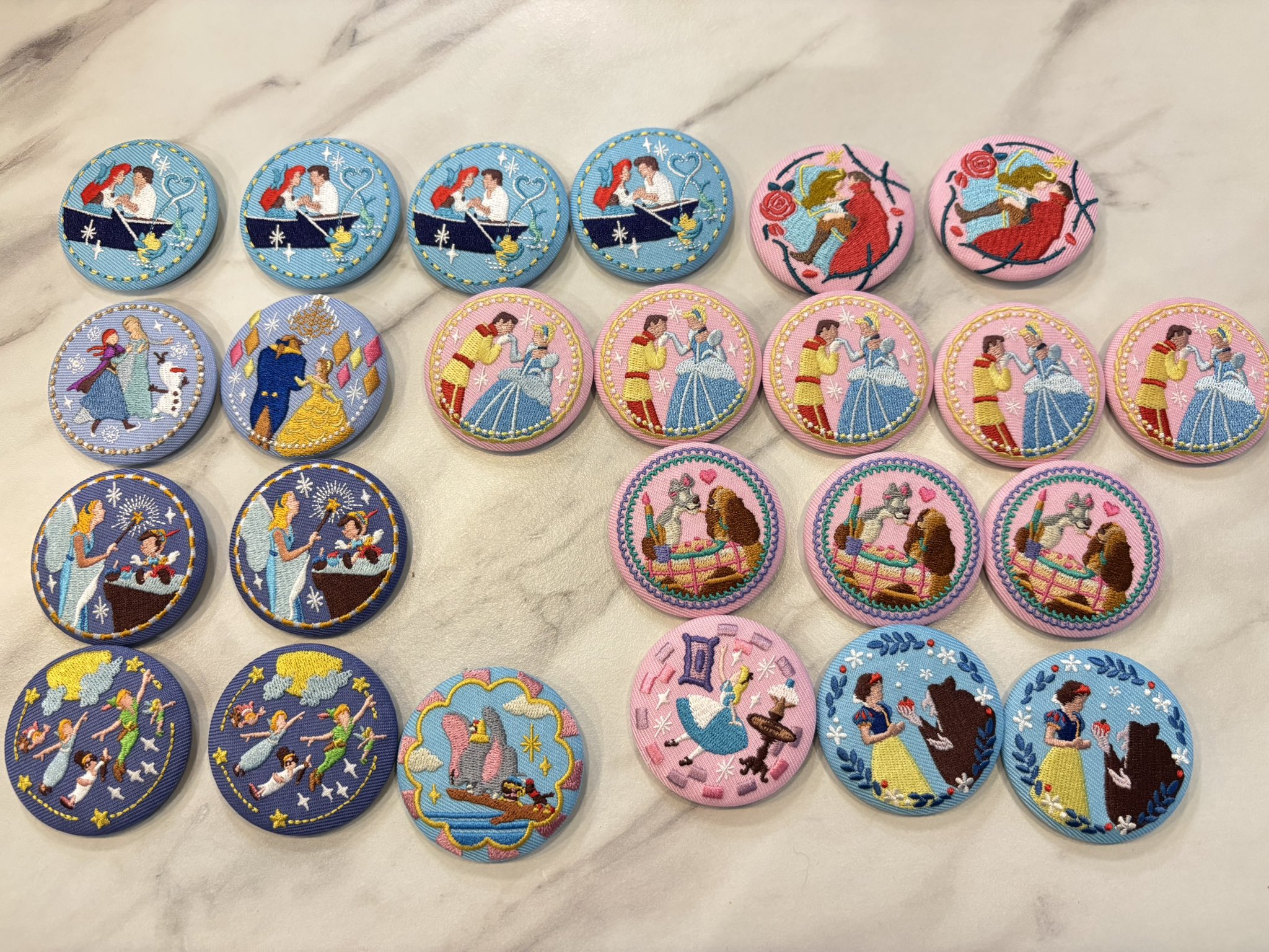 ディズニー 刺繍缶バッジ ビスケット 全14種類 セミコンプ ②