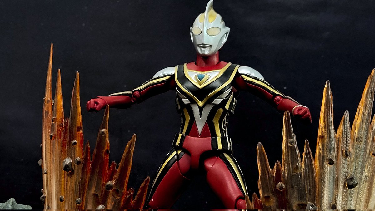 ウルトラマンガイア V3 リペイント 真骨彫ウルトラマンガイアV1