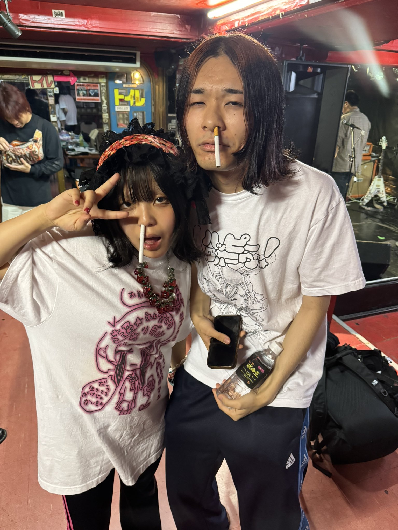 超社会的サンダル Tシャツ