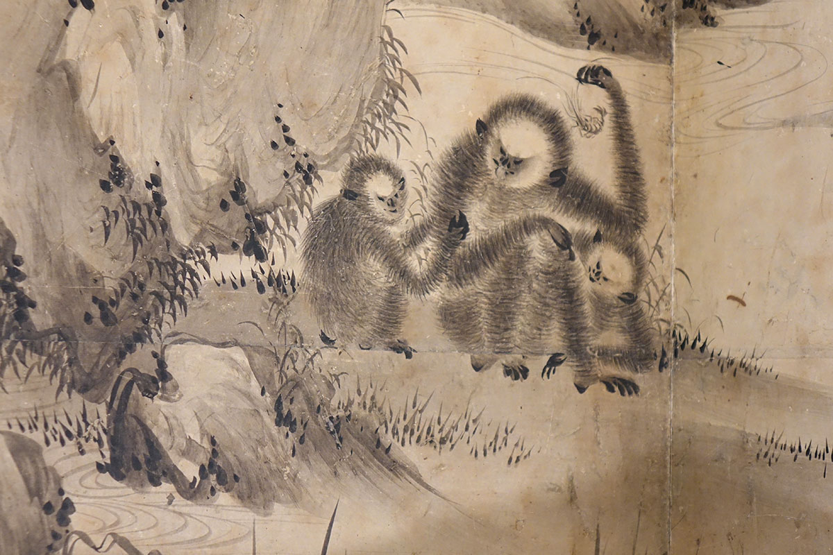 京博名品ギャラリー】 中世絵画「関東水墨画I」より 「巌樹遊猿図屏風