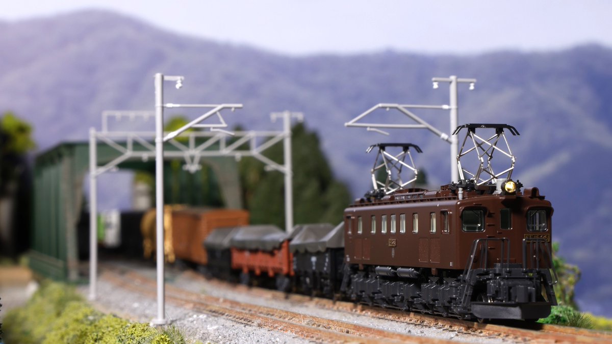 EF58の兄弟機関車】 EF15 標準形が好評発売中です。貨物用のEF15は旅客