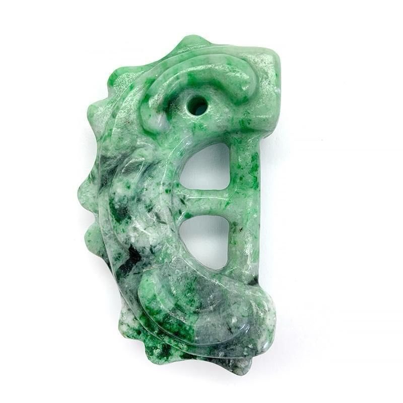 光にかざすと薄緑の細い帯状紋が出現、頭・胴の間には沈線、ずんぐり形