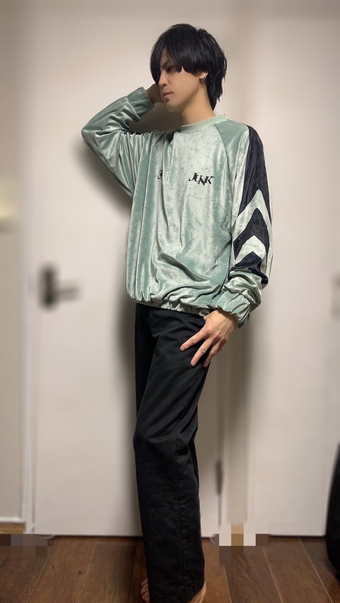 米津さんのグッズ 『ベロアプルオーバー』です🌾 記事もデザインも