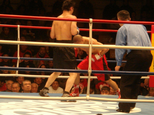 河野公平、涙の戴冠！日本スーパーフライ級新王者に！（2.12後楽園