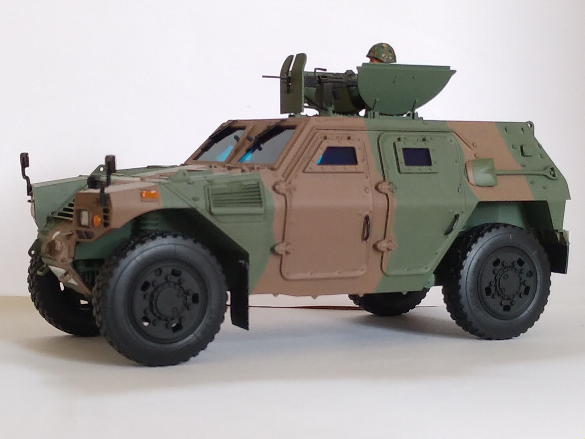 タミヤ・1/35 陸上自衛隊 軽装甲機動車 イラク派遣仕様 + 1/35 陸上