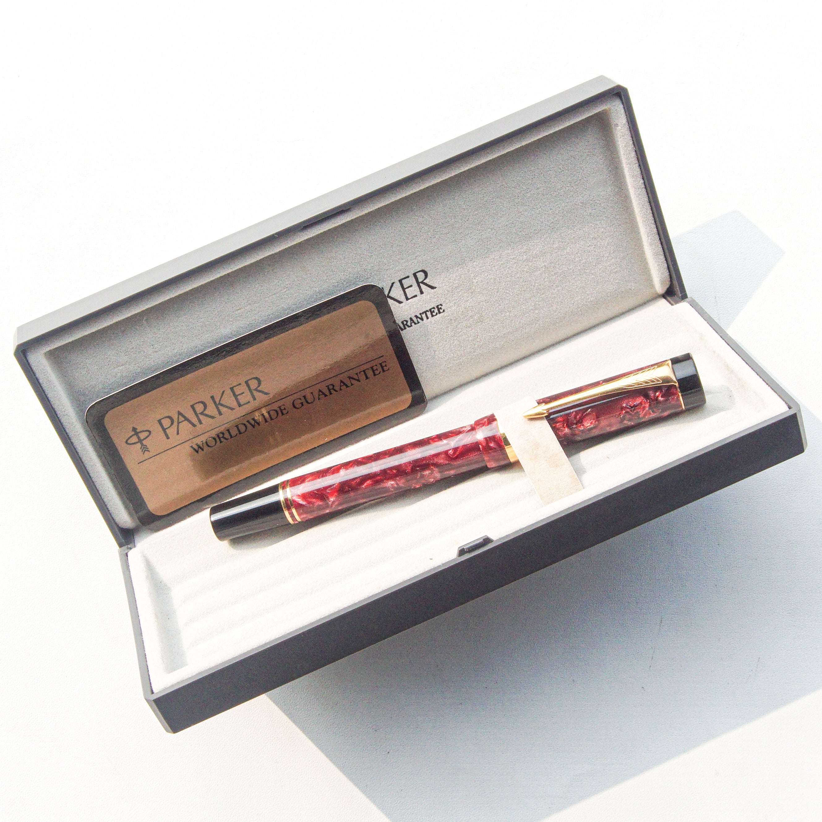 PARKER DUOFOLD INTERNATIONAL RED MARBLE MARK I FOUNTAIN PEN (1989