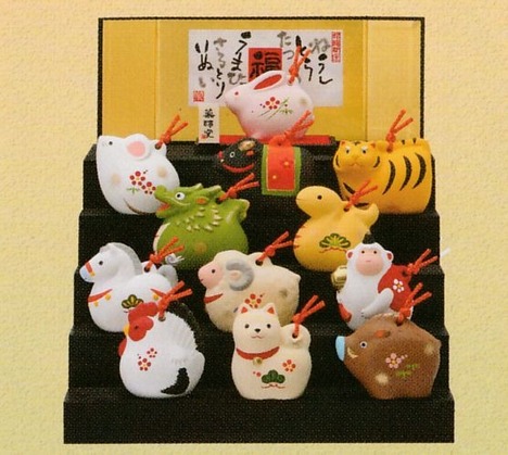 薬師窯 錦彩招福寿々十二支段飾り（土鈴・大）【干支飾り/十二支揃い