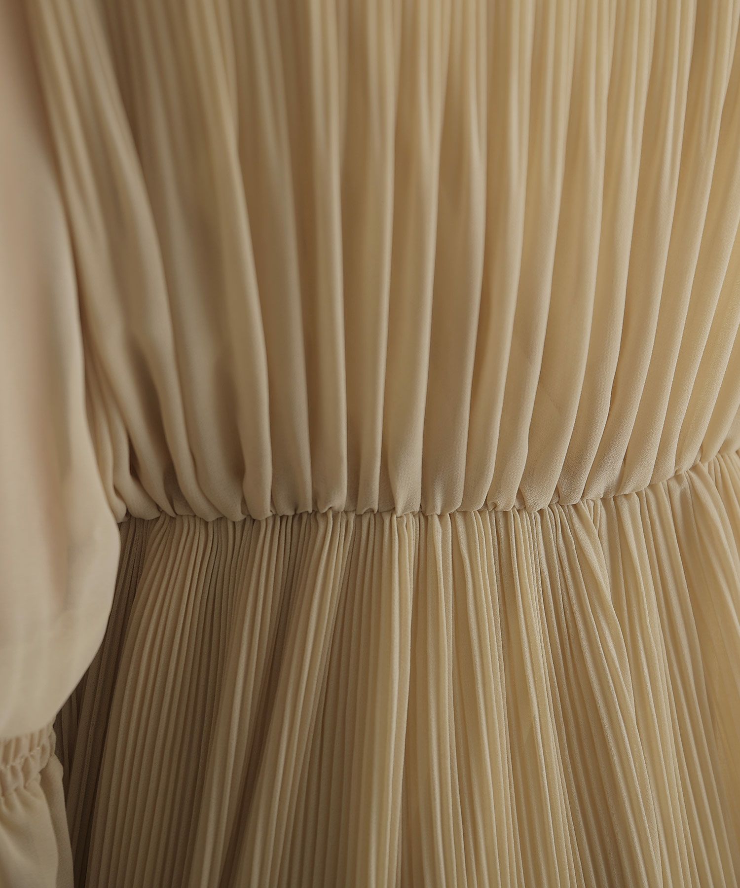 ショルダーレース切り替えシフォンプリーツワンピース