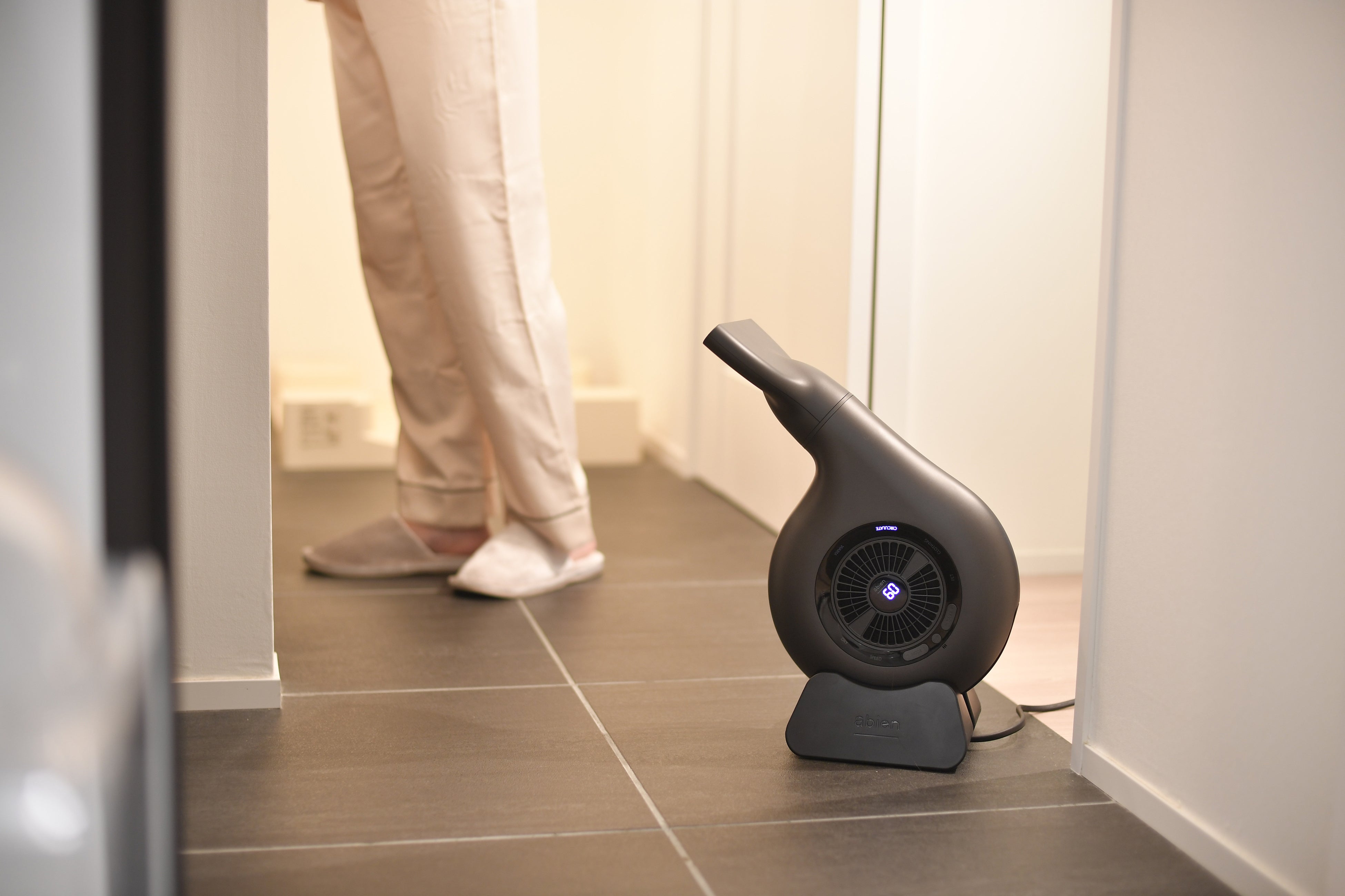 布団乾燥機の概念を超えた、ドライヤーの最適解が誕生！未来型家電