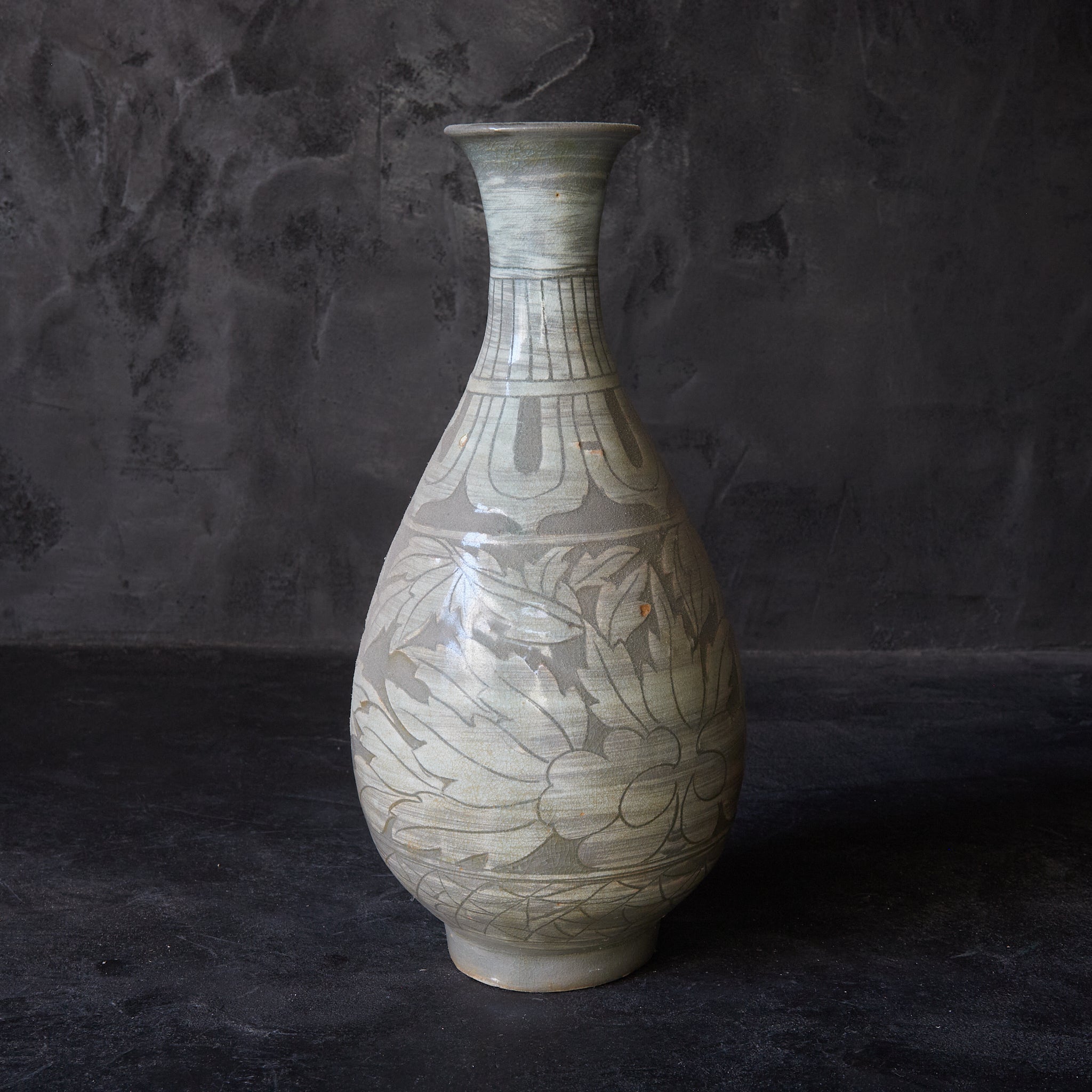 粉青沙器牡丹文瓶李朝写し 粉青沙器牡丹文瓶李朝写し 朝鮮美術 | 李朝