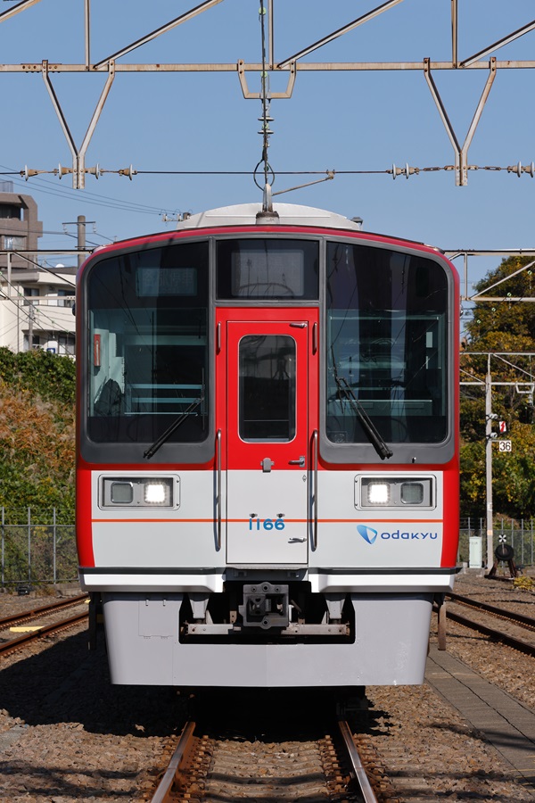 小田急「赤い1000形」復活！今度は「バーミリオンはこね」カラーを