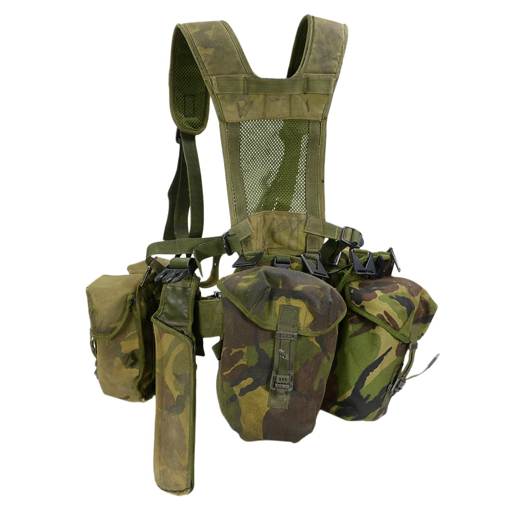 イギリス軍放出品 PLCEベルトキット DPM迷彩 バヨネットフロッグ付き