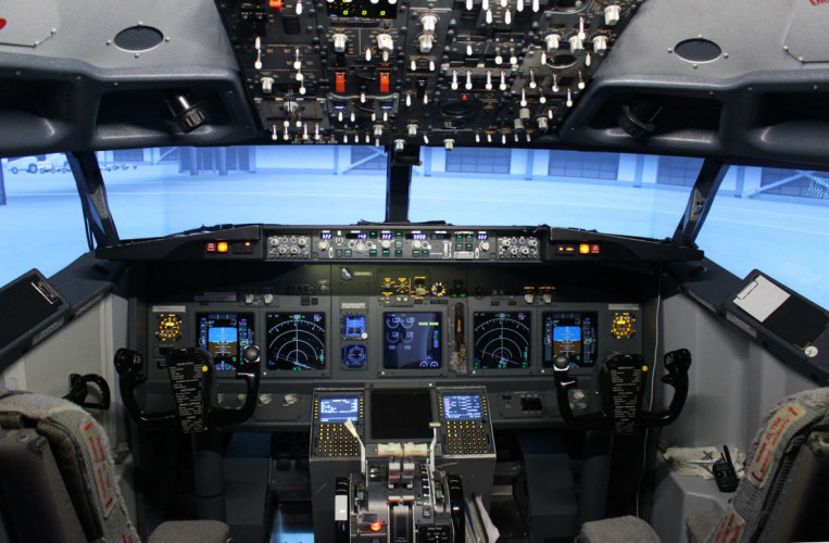 希少 実物部品】ボーイング B737-300 MCDU 航空機コックピット部品