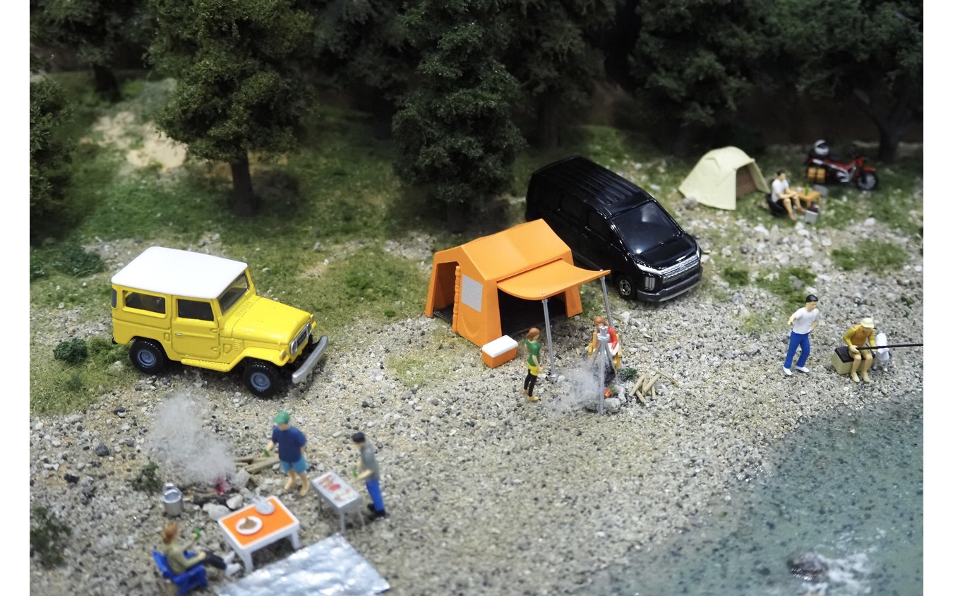 5000台ウォールとエヴァコラボ実車を初公開 トミカ55周年「TOMICA