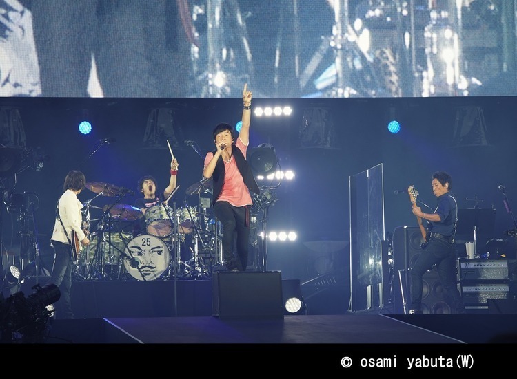 Mr.Children、25周年ツアーのファイナル・熊本公演の模様を超特大