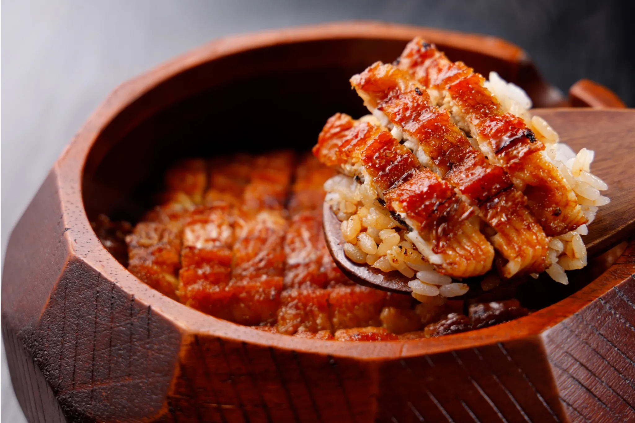 大き目サイズのうなぎ厳選！「鰻 炭焼 ひつまぶし 美濃金 神田本店