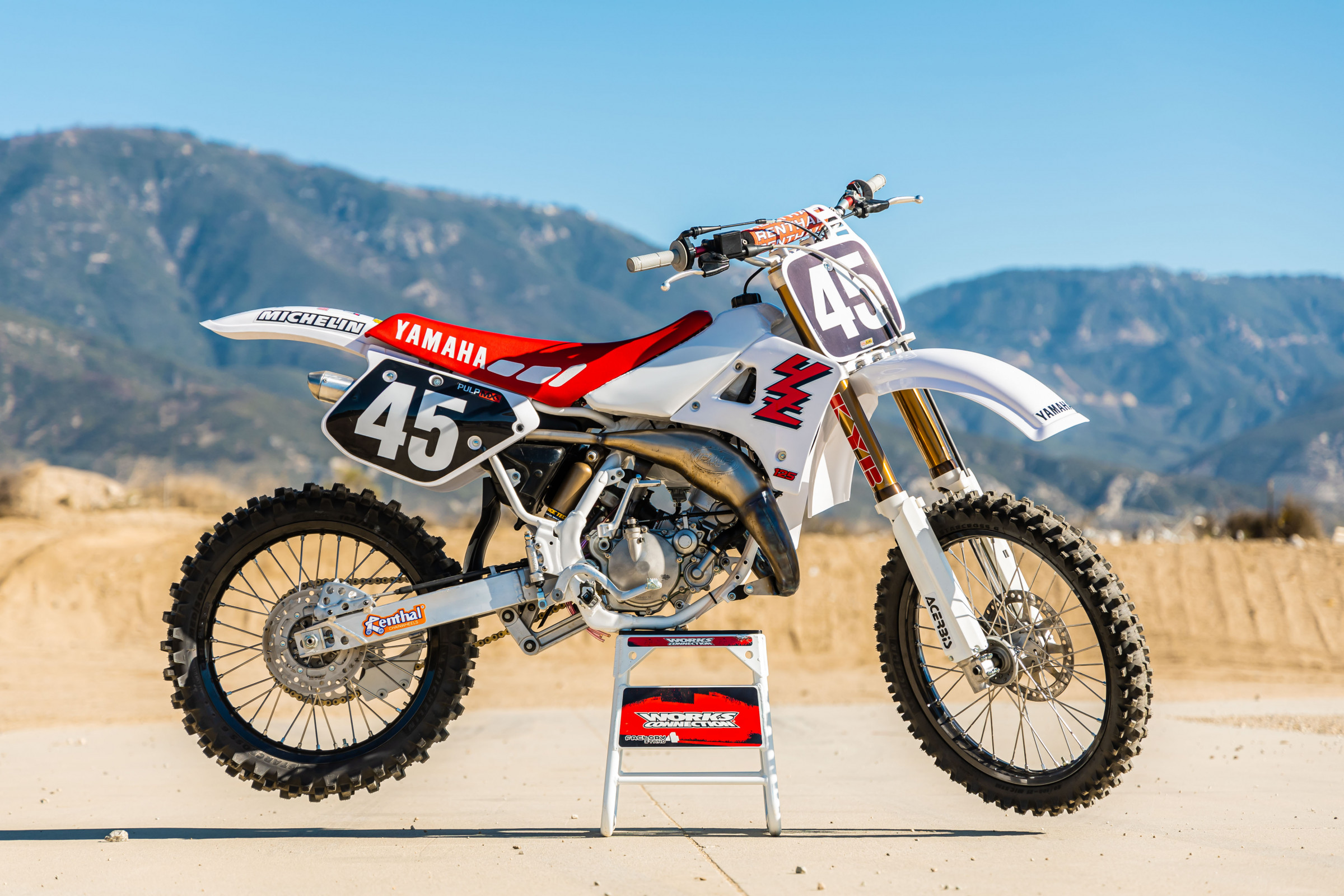 Video: Damon Bradshaw Retro Replica 1990 Yamaha YZ125 - Racer X