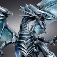 遊☆戯☆王」“青眼の白龍”フィギュア、新カラーで登場！ ホログラム