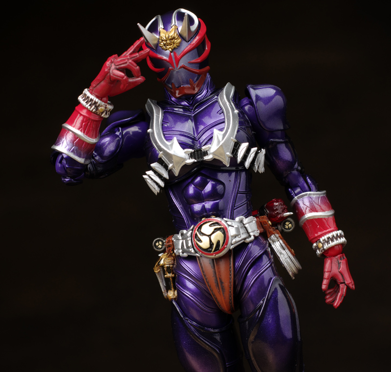 中古品 S.H.Figuarts 真骨彫製法 仮面ライダー響鬼 仮面ライダー轟鬼