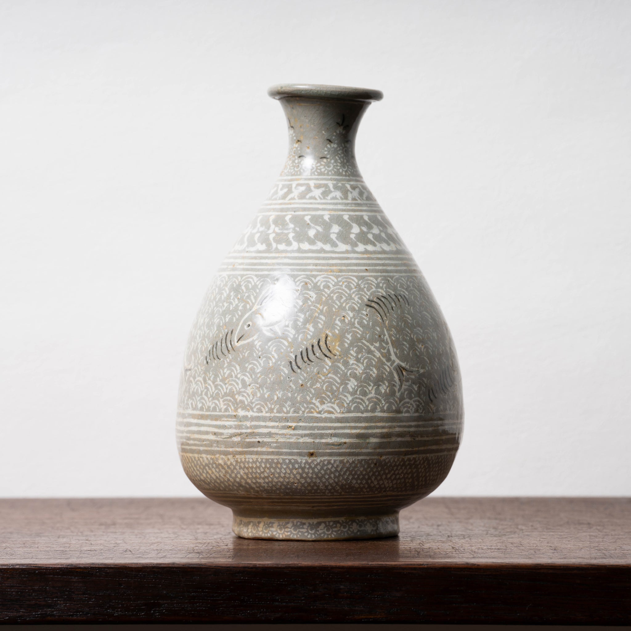 美品】高麗青磁 唐草紋様 大壺33cm 美品】高麗青磁 唐草紋様 大壺33cm