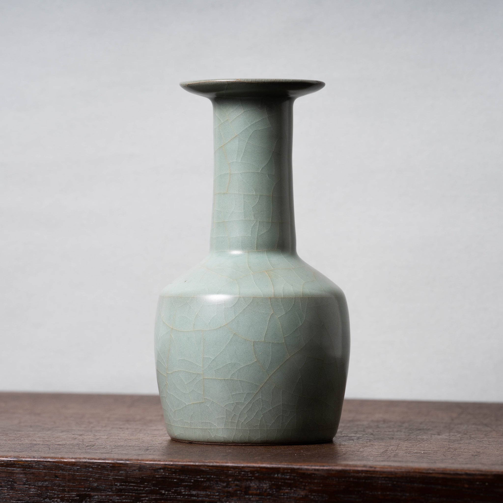 南宋 官窯 青磁盤口折肩瓶 – 燦禾 SANKA