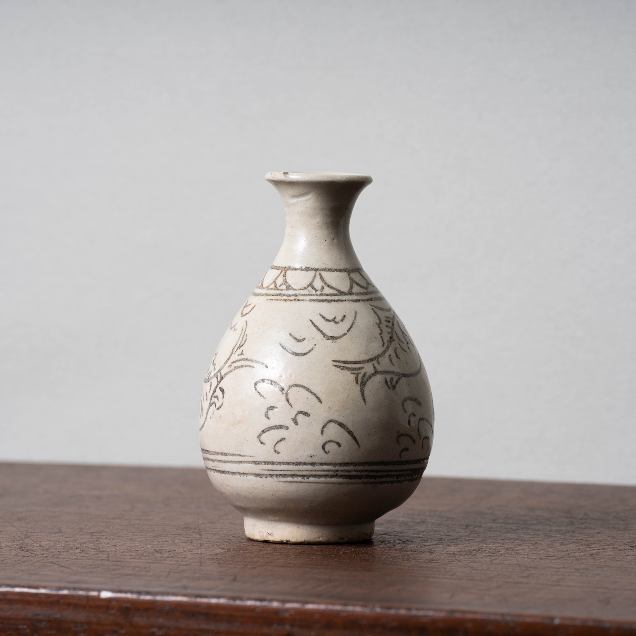 粉青沙器牡丹文瓶李朝写し 粉青沙器牡丹文瓶李朝写し 朝鮮美術 | 李朝粉