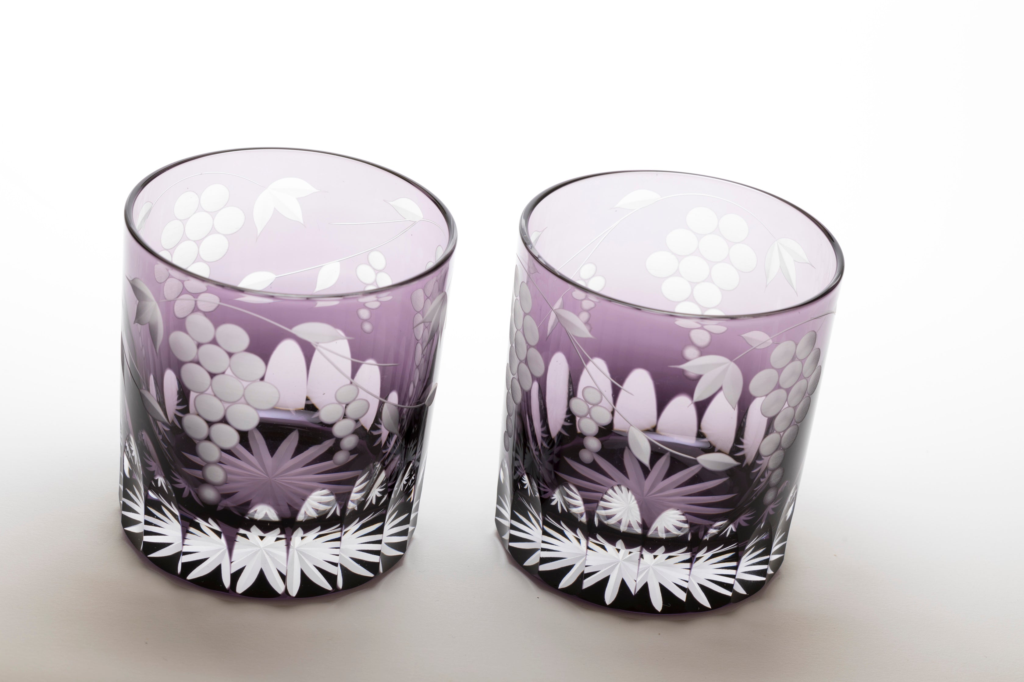 勝雪作 葡萄模様の陶器 勝雪作 葡萄模様の陶器