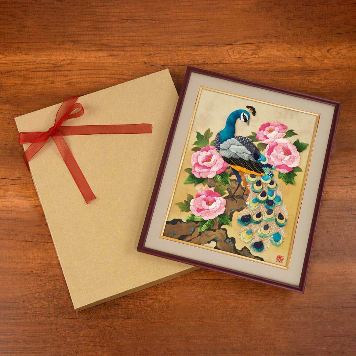 布押絵・孔雀牡丹図｜株式会社さくらほりきり